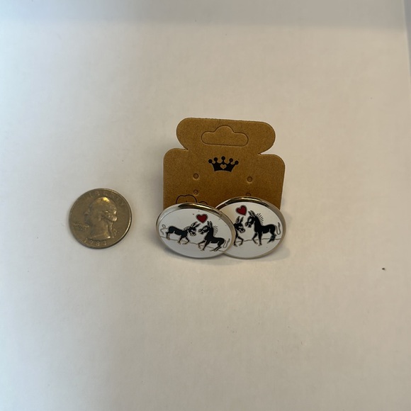 π5 for $25 π Vintage horse/donkey cufflinks - Picture 2 of 3